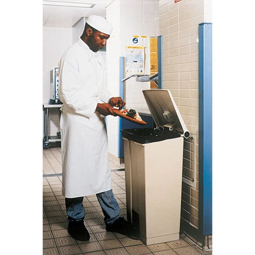 Rubbermaid Classic Step-On Container 87 Liter Beige