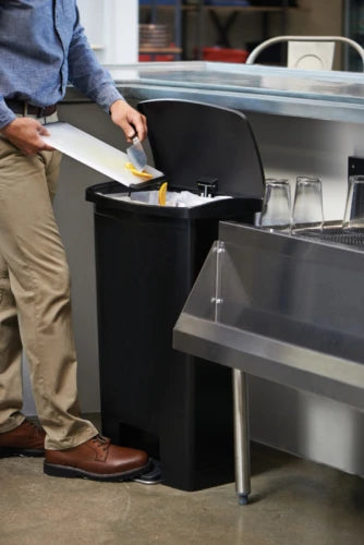 Rubbermaid Slim Jim Step-On Container 68 Liter Zwart